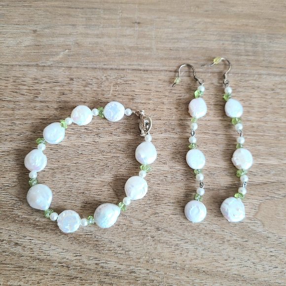 Hand made Pearls and Peridot bracelet and earrings jewelry set. - Picture 1 of 4
